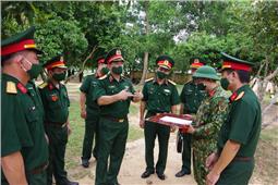 Tư lệnh Quân khu kiểm tra tại Trường Quân sự